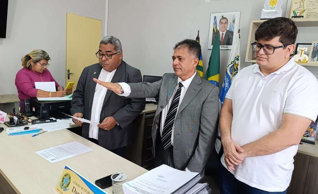 Vereador Batista do Catanduvas toma posse e fecha composição da 20ª Legislatura