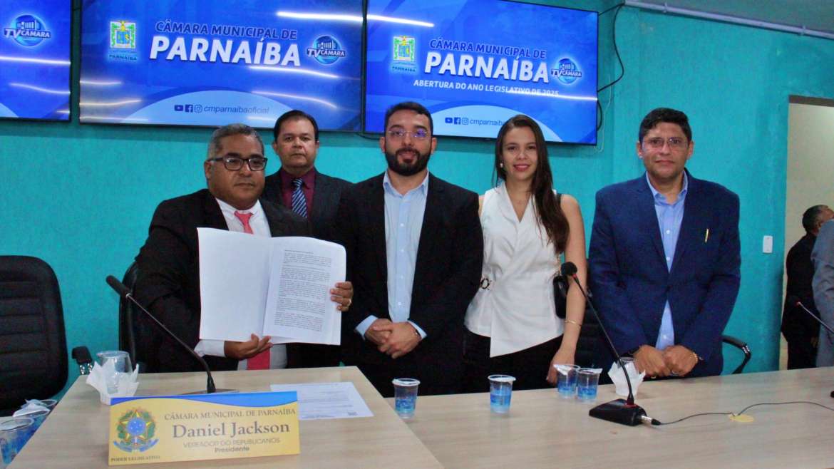 Câmara realiza sessão de abertura do ano legislativo de 2025 com mensagem do prefeito