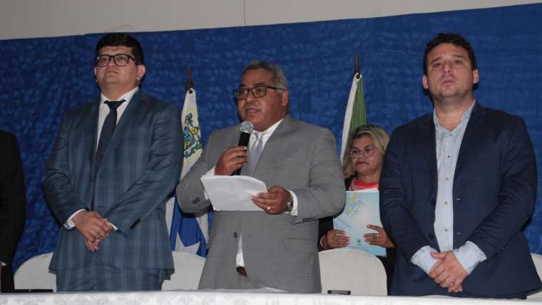 Vereadores, prefeito e vice-prefeito de Parnaíba tomam posse para 20ª Legislatura