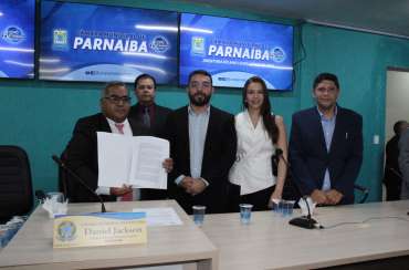 Câmara realiza sessão de abertura do ano legislativo de 2025 com mensagem do prefeito